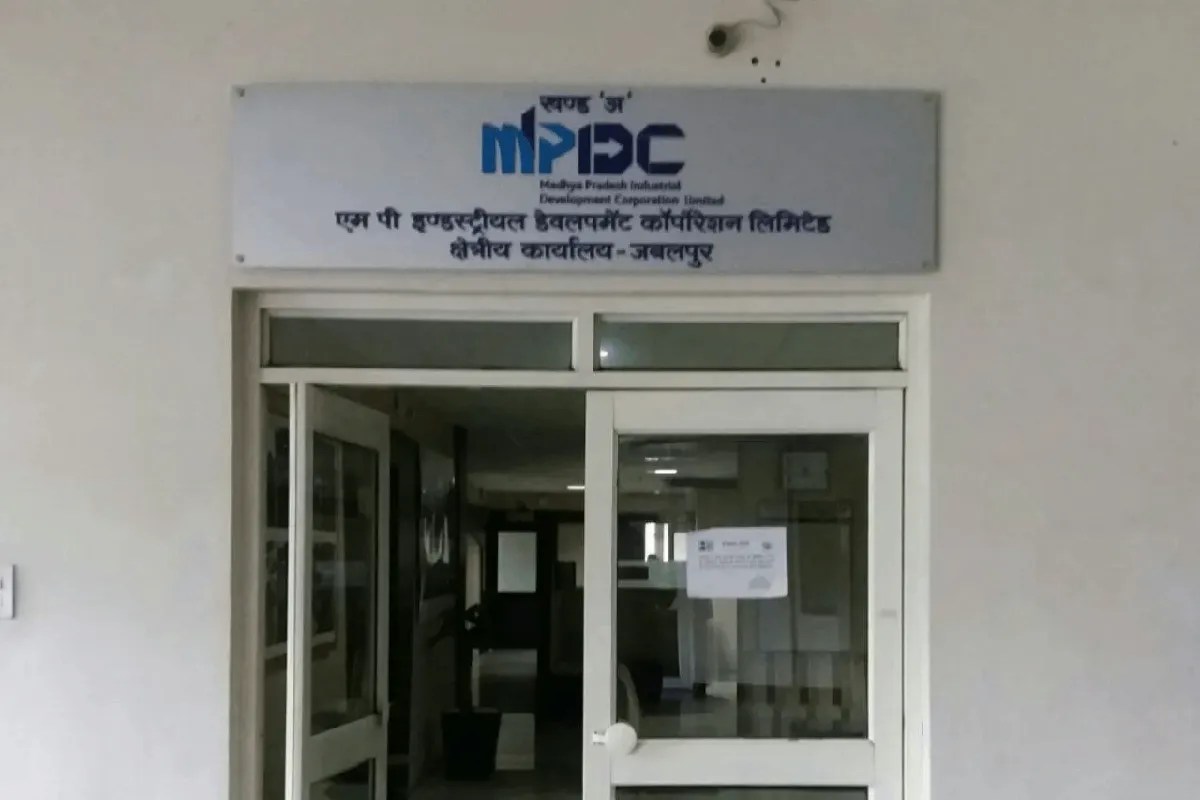 एमपी पर कर्ज का बोझ, दावोस बैठक की तैयारी पर खर्च, रोक के बाद भी कंसल्टेंट नियुक्त कर रहा MPIDC