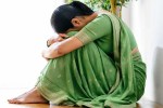 बैठी हुई महिला, प्रतिकात्मक फोटो (Photo Source: AI Image)