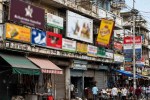 दुकानों के बाहर साइन बोर्ड , प्रतिकात्मक फोटो (Photo Source: AI Image)