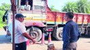 माहवाहकों में क्षमता से अधिक सामान की ढुलाई करने से राष्ट्रीय राजमार्ग पर असर पडऩे लगा है। ओवरलोड मालवाहकों के कारण सड़क की गुणवत्ता प्रभावित हो रही है। जगह-जगह सड़क में गड्ढे हो गए हैं साथ ही डामर भी उखडऩे लगी है। जांच में 30 से 35 प्रतिशत मालवाहकों में ओवरलोड पाया गया।