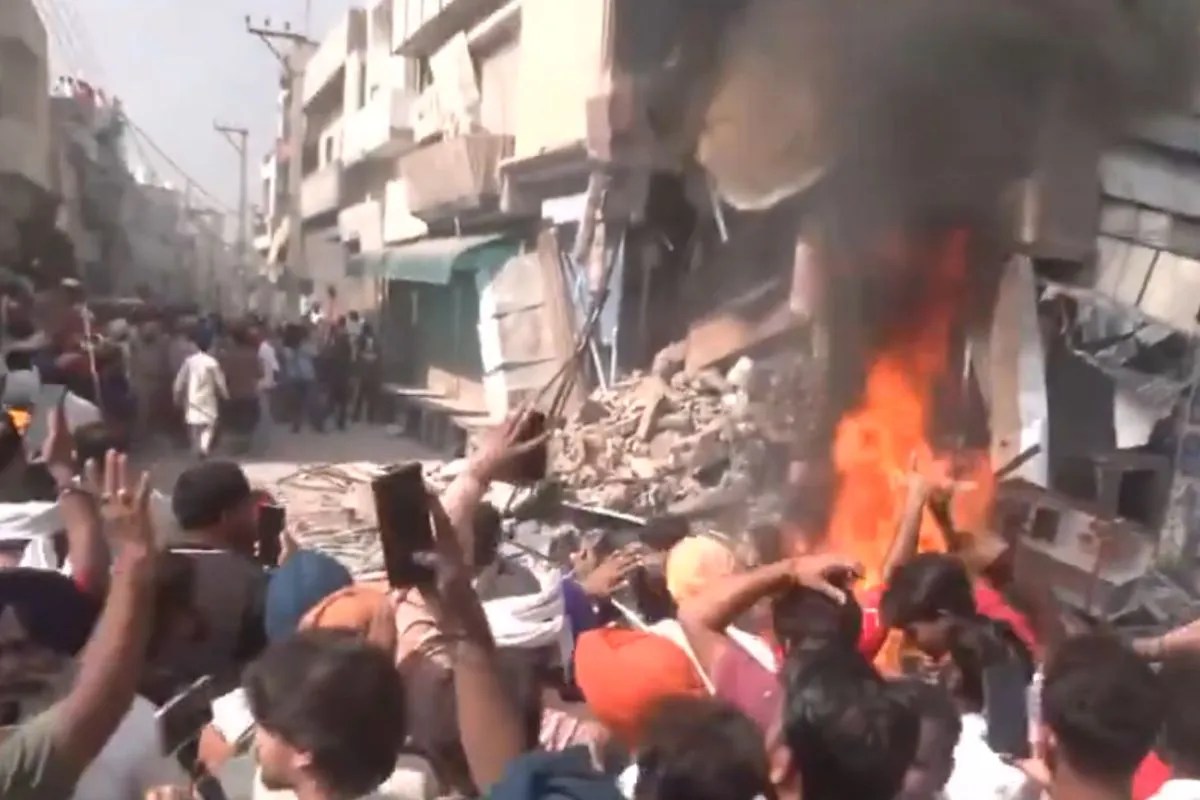 पंजाब में परविंदर सिंह झोटा की हत्या के बाद बवाल, आरोपी की दुकान में लगाई आग; मकान पर चला बुलडोजर