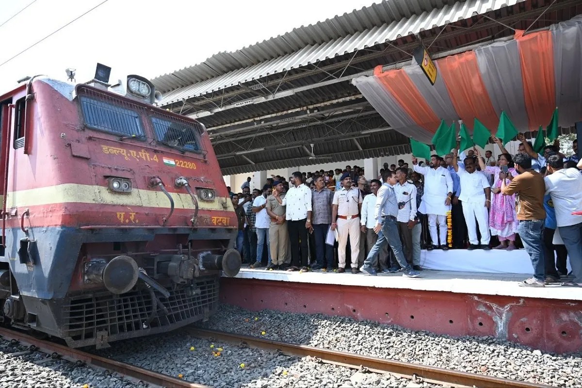 Saurashtra Janata Express Train Begins Halting at Chorvad Road Station