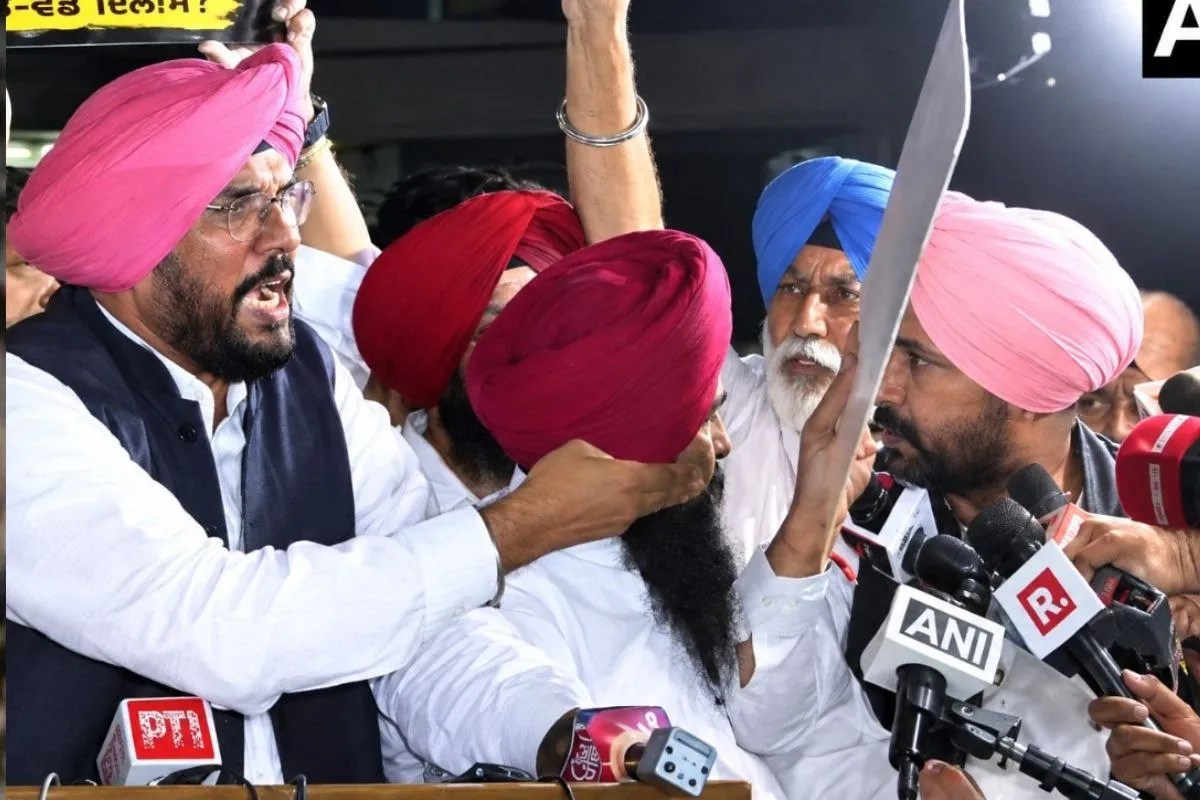 AAP Congress Clash