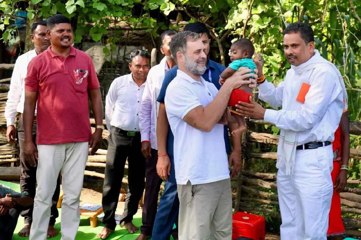 राहुल गांधी ने बालाघाट में जिस बच्चे को दुलारा, उसे ‘राहुल’ ही पुकारने लगी मां, मिलने पहुंच रहे लोग
