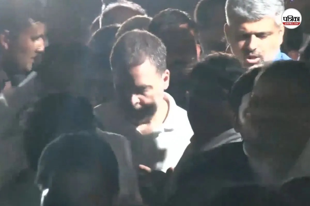 राहुल गांधी सुप्रीम कोर्ट पहुंचे, खड़गे और अभिषेक मनु सिंघवी भी साथ, याचिका रजिस्टर