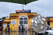 sagar liquor tragedy main accused assaulted bhopal ventilator