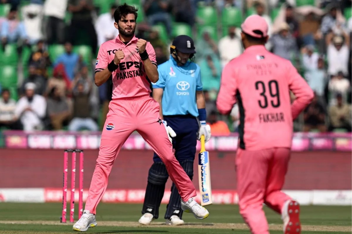 Shaheen Afridi on Shadab Khan