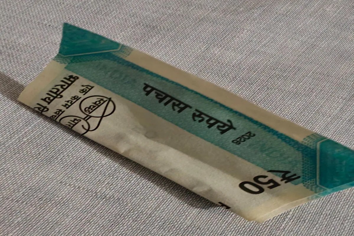 वृद्धाश्रम की बुजुर्ग मां ने कांपते हाथों से जेब में रखी पर्ची, साथ में था मुड़ा-तुड़ा नोट; रात में खोला तो छलक उठीं आंखें (फोटो सोर्स :file photo, Ritesh Singh )