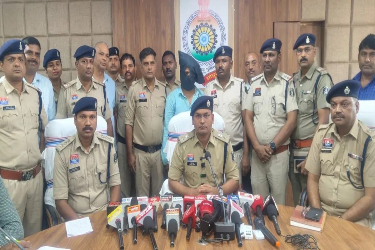 Double Murder case solved: सूरजपुर डबल मर्डर का खुलासा, शिक्षिका सहेली के पति ने की थी मां-बेटे की नृशंस हत्या, पैसे देने से मना करने पर मार डाला
