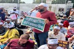 68500 शिक्षक भर्ती में आरक्षण विसंगति पर अभ्यर्थियों का हल्लाबोल, शिक्षा मंत्री आवास पर बजाई सीटी (फोटो सोर्स : Ritesh Singh )