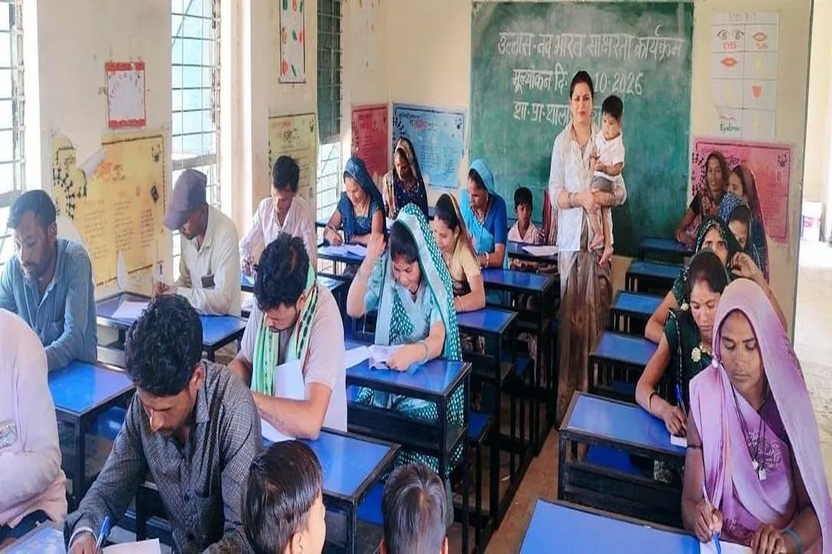 अंगूठे से दस्तखत तक का सफर… घरेलू काम के बीच हाथ में थामा कलम, 20 हजार असाक्षर बने साक्षर