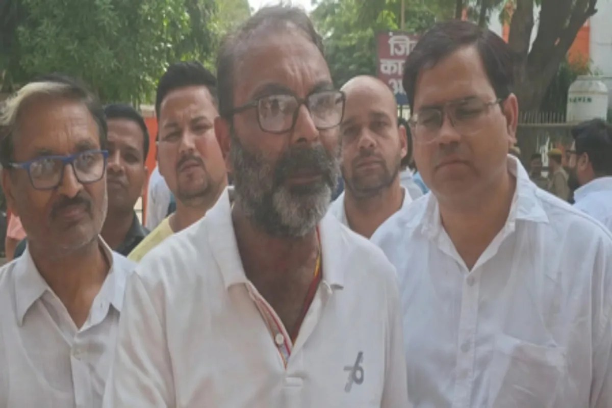 up-politics-ajay-kumar-lallu-gyanesh-kumar-congress-workers-election-commission
