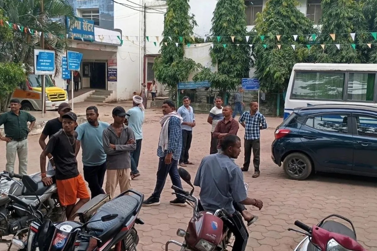 Anuppur : जिस बेटे को खरोंच भी नहीं लगने देते थे, आज पोस्टमार्टम के निशान देखकर फफक पड़े पिता