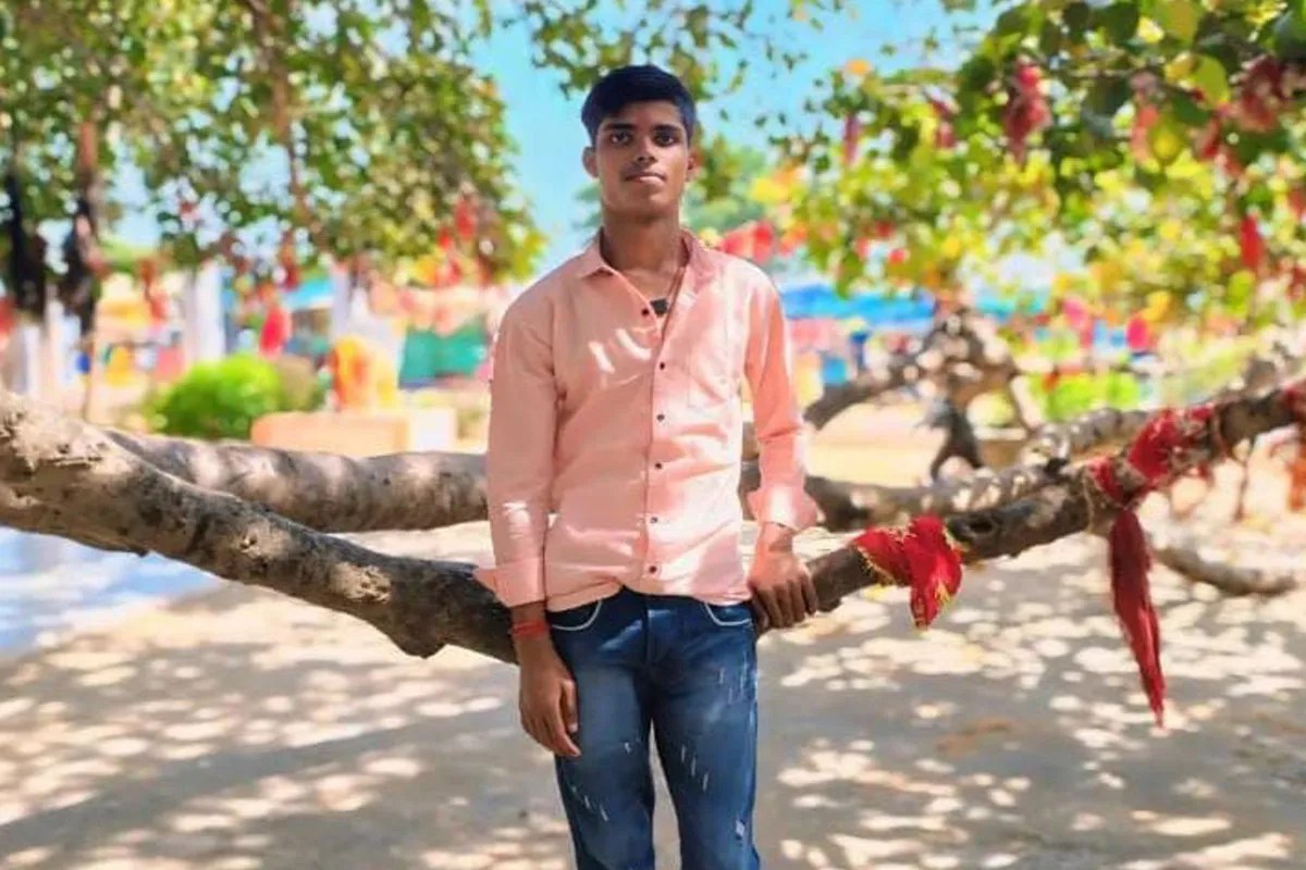 अनूपपुर में दर्दनाक हादसा: खंभे से टकराई बाइक, बेटे की मौत से परिवार में कोहराम, दूसरा गंभीर