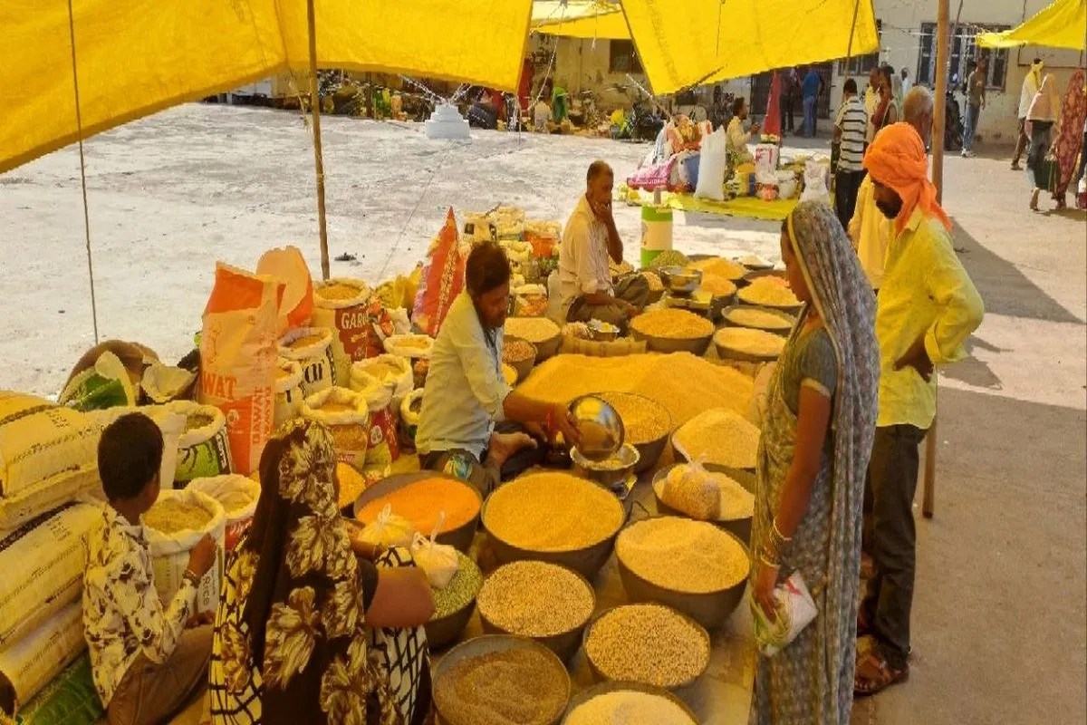 दीपावली से पहले महंगाई की मार, खंडवा में दालों के दाम 40 से 50 रुपए तक बढ़े
