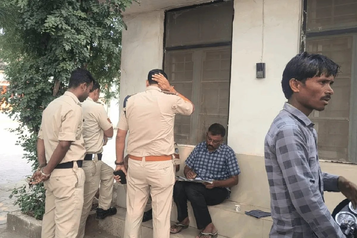 damoh well incident woman two children lost life