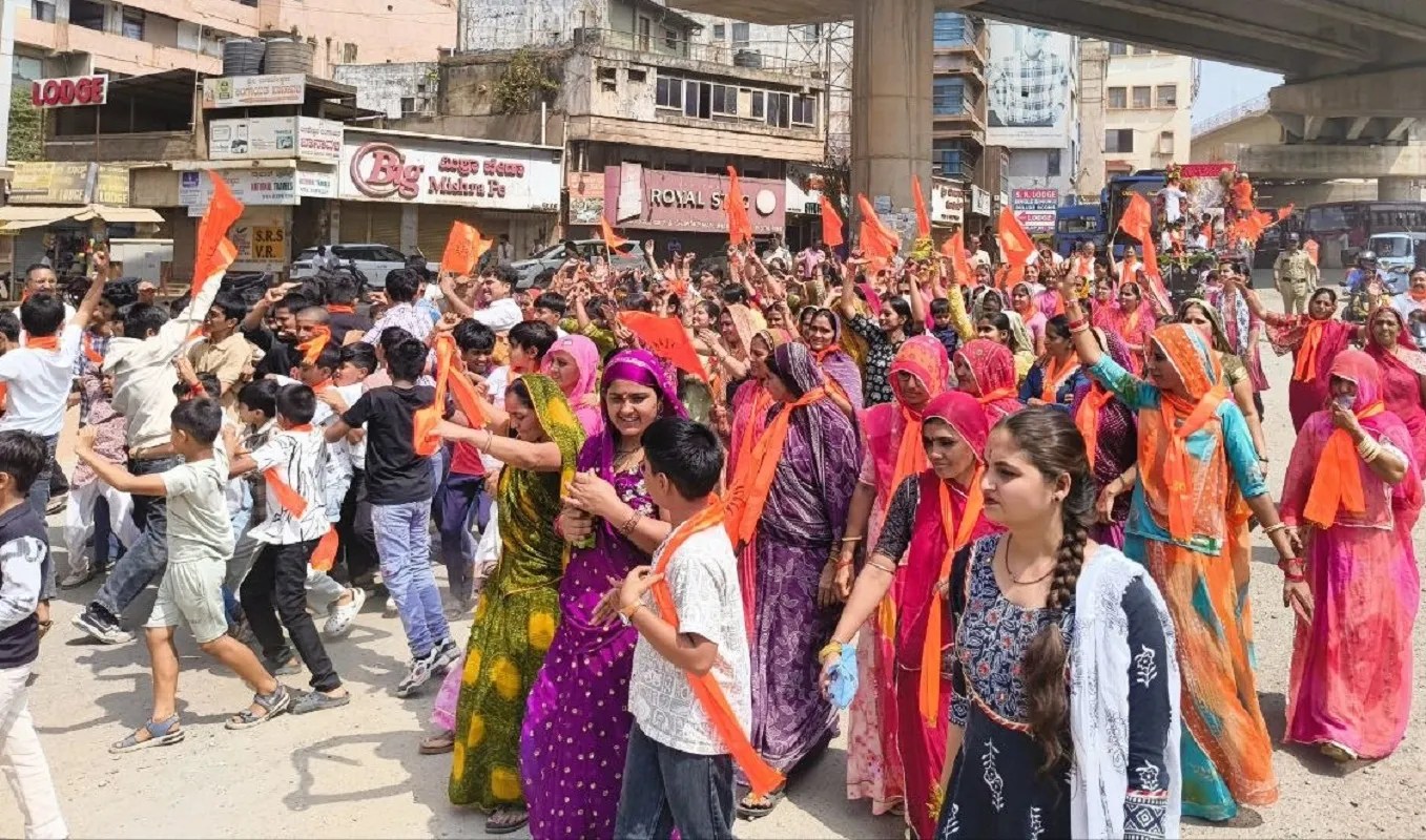 हुब्बल्ली में मां अंबे की महाआरती के बाद निकली ज्वारा विसर्जन शोभायात्रा