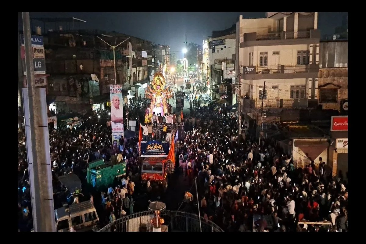 नवदुर्गा माता विसर्जन जुलूस के दौरान तेज आवाज में डीजे बजाकर ध्वनि प्रदूषण किया