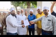 नियुक्ति की मांग को लेकर जल शक्ति मंत्री स्वतंत्र देव सिंह के आवास पर प्रदर्शन किया (फोटो सोर्स : Ritesh Singh )