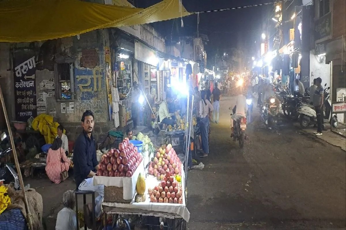 खंडवा में करोड़ों का फल कारोबार, मंडी के नाम पर शहर के हाथ खाली