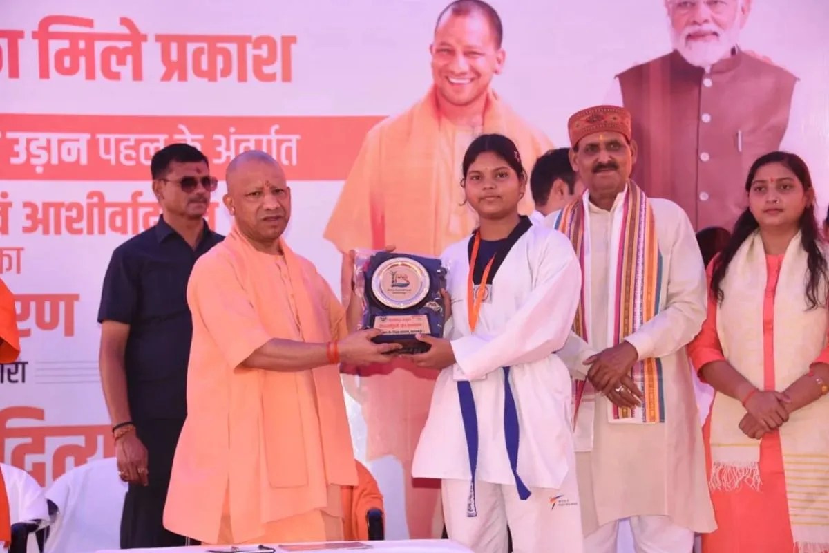Yogi Adityanath:.आखिर क्यों पढ़ाई छोड़ देती थीं हर पांचवीं बेटी? CM योगी ने बताई वजह