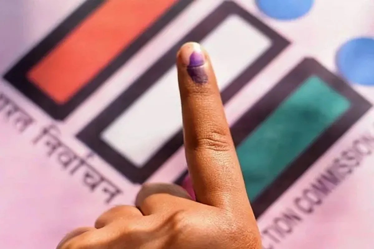 2027 में कुर्मी मुख्यमंत्री’ के नारे के साथ 2 नवंबर को महापंचायत की तैयारी, अनुप्रिया पटेल, पल्लवी पटेल और डॉ. आरएस पटेल को एक मंच पर लाने की पहल (फोटो सोर्स :file photo, Ritesh Singh )