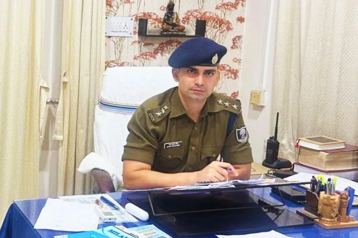 IPS भानु प्रताप पर उत्पीड़न के आरोप, पत्नी पूजा सिंह पहुंचीं बिहार राज्य महिला आयोग, तीन दिन में मांगी गई रिपोर्ट