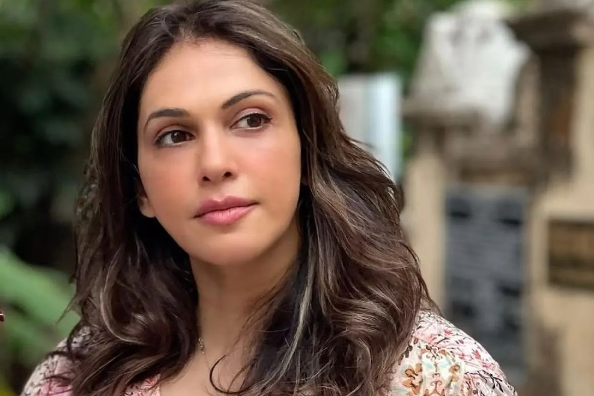Isha Koppikar big statement on Gen Z amid cjp protest said please Do not be swayed by anyone