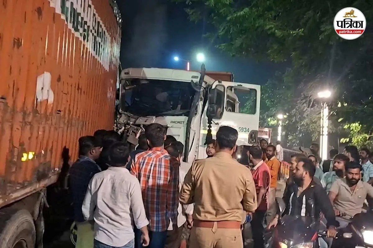 moradabad dumper canter accident kanth road driver rescue