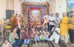 हुब्बल्ली के बाबा रामदेव मंदिर परिसर में नवरात्रि महोत्सव के शुभारंभ पर मौजूद श्रद्धालु।