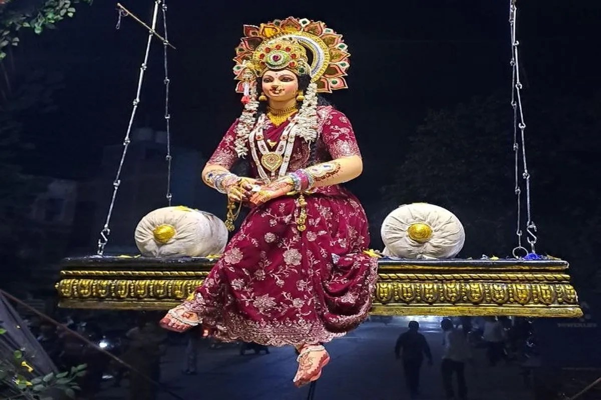 खंडवा में नवरात्र की धूम: कहीं बाल रूप में अंबे देवी, तो कहीं कालीघाट वाली काली मां के होंगे दर्शन