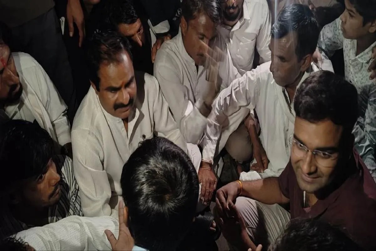 राजगढ़ में बिजली कटौती से भड़के ग्रामीण, कांग्रेसियों के साथ किया रोड जाम