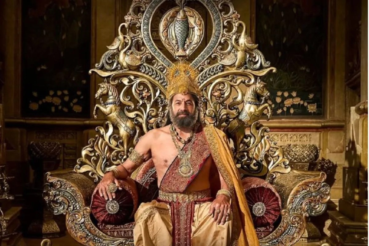 ‘सिर शरीर में रखा हुआ लग रहा है’, रामायण में अरुण गोविल का दशरथ लुक देख भड़के नेटिजन्स, बोले- ‘दाढ़ी नकली लग रही है, अच्छा नहीं लग रहा’