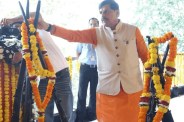 मुख्यमंत्री डॉ. मोहन यादव ने मुख्यमंत्री निवास में विजयदशमी के पर्व पर शस्त्र पूजन किया।