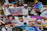 प्रदर्शन के दौरान अपनी मांगों के समर्थन में नारेबाजी करते शिक्षक भर्ती अभ्यर्थी। (फोटो सोर्स : फाइल फोटो Ritesh Singh )