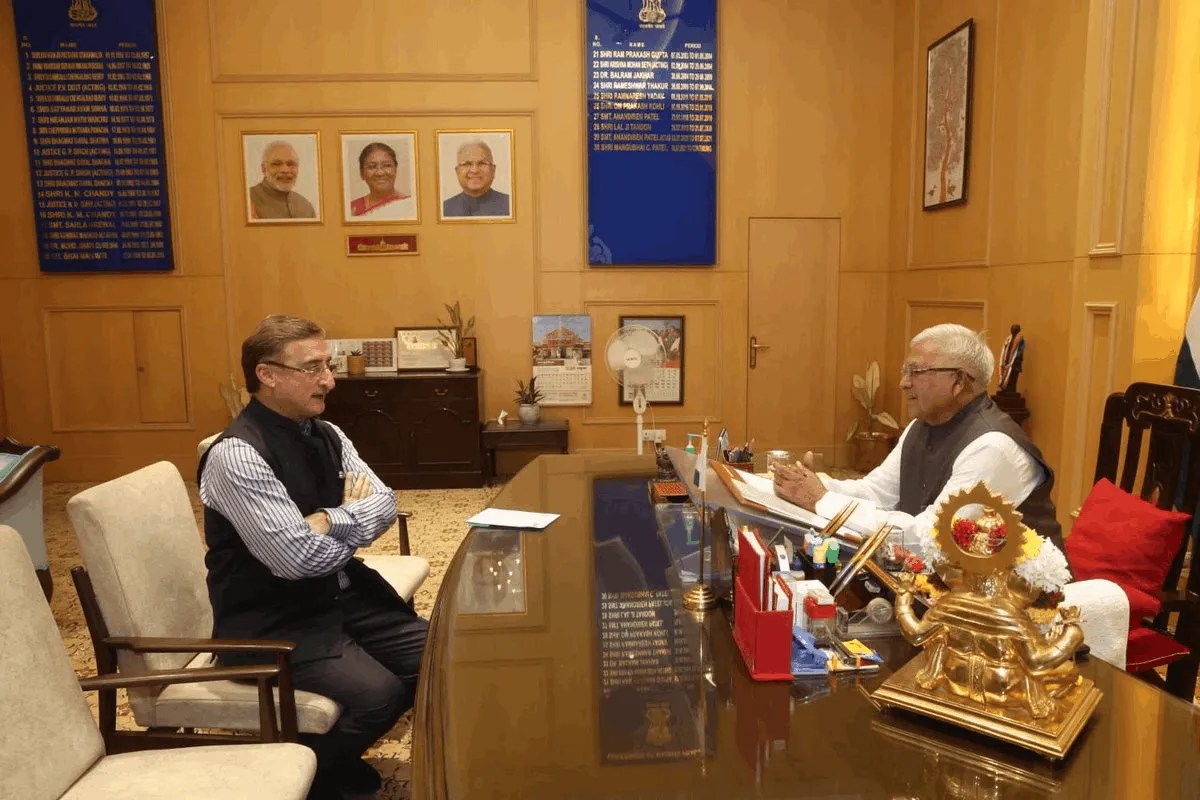 meeting of mp congress leader with governor mangubhai patel